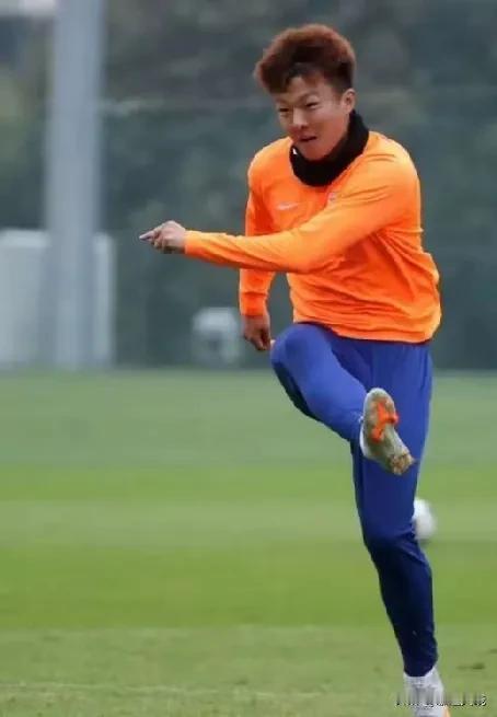 山东泰山的（郑铮）后时代谁会上位担当？

“英雄的悲怆”用在郑铮身上不为过，足协