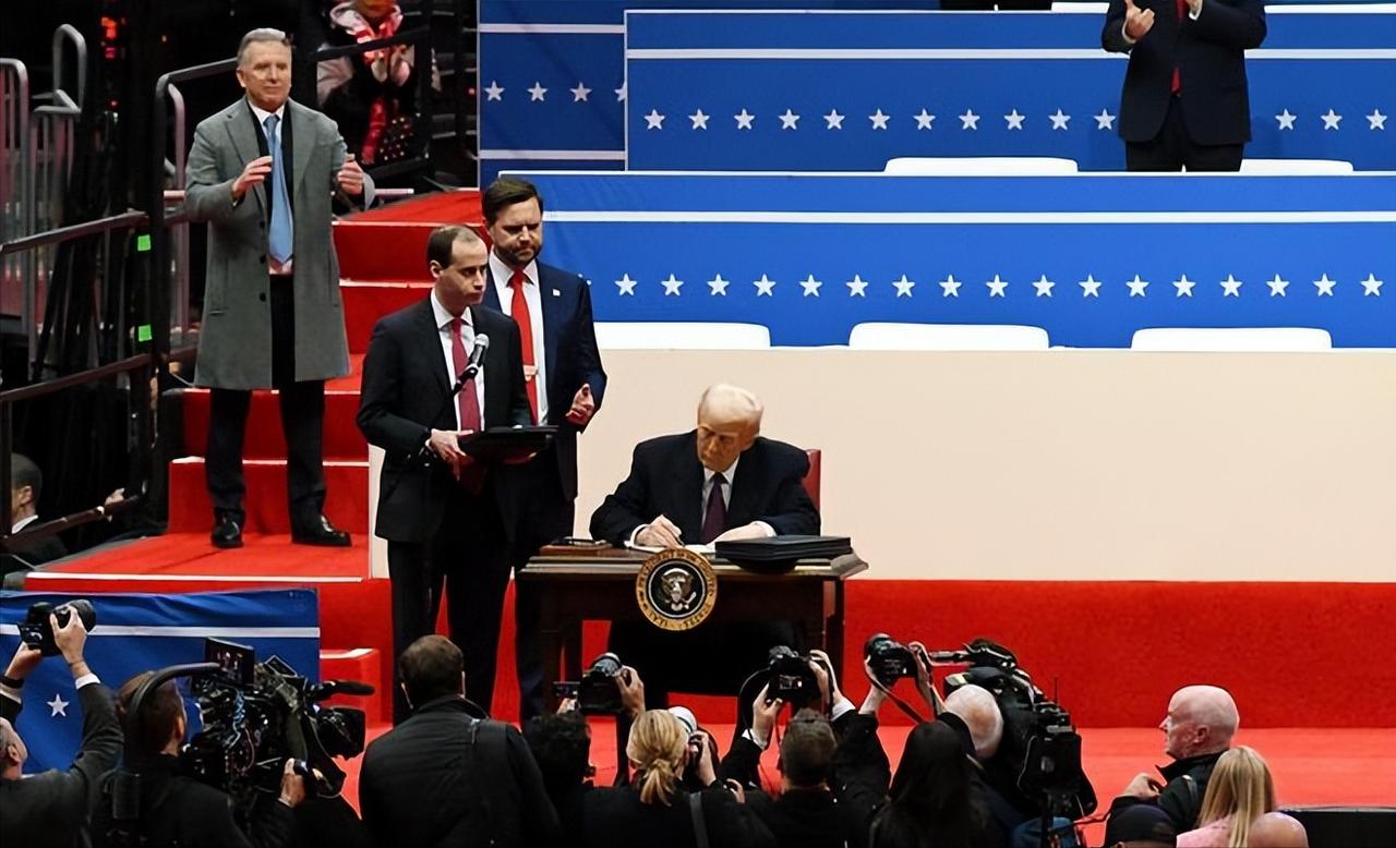 驳斥美媒对中国发展的无理评说。《纽约时报》发文称中国的强大其实就是“外强中干”而