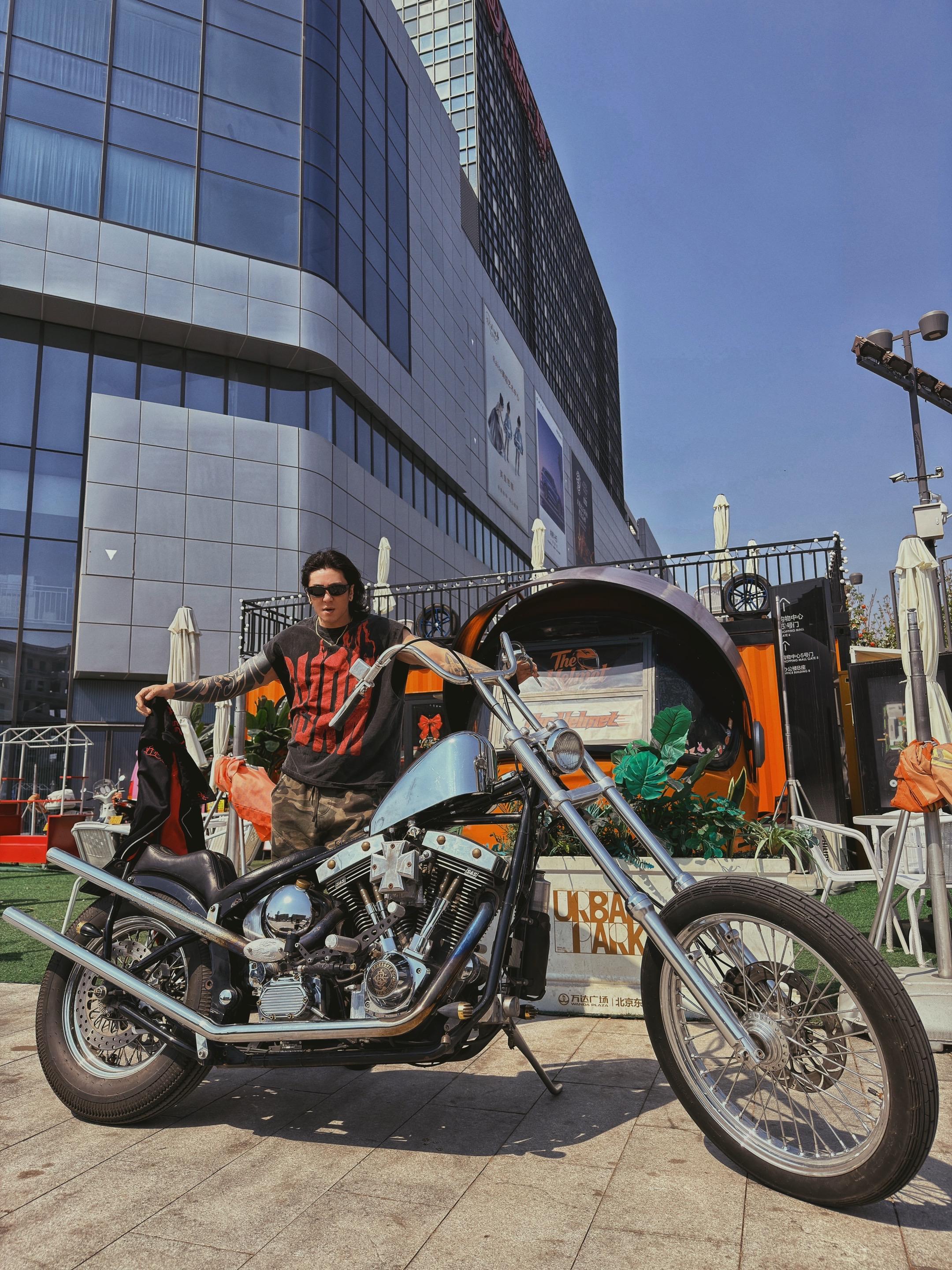 好久没骑车了 就是风有点大。