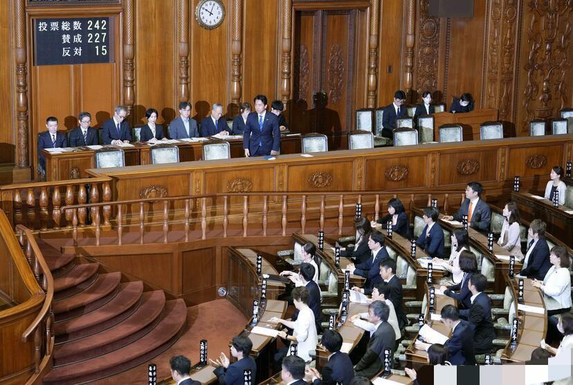 种种迹象显示，日本正不断加快扩军备战的脚步，战争准备的动向愈发明显。

据共同社