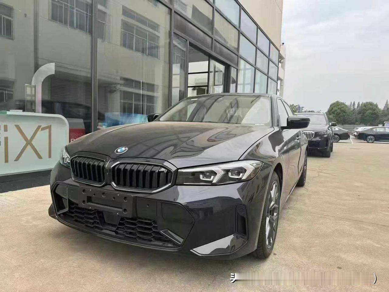 宝马i3的库存车，又降到了几年前的价格。目前宝马i3的35L车型，去年的库存车裸
