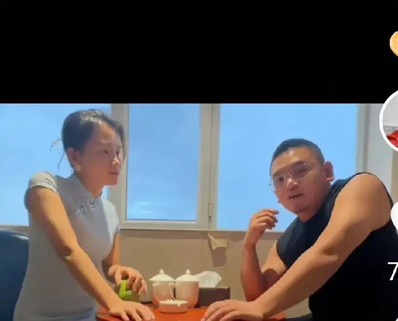 小强抖音停更俩月，原来是妈妈确诊中度抑郁。

他妹妹阿娇在3月22号发视频说，医
