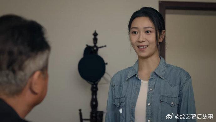 朱美吉夜莺秒切兔子警官 舞台上是氛围感拉满的夜莺，镜头前是利落果敢的兔子警官，风