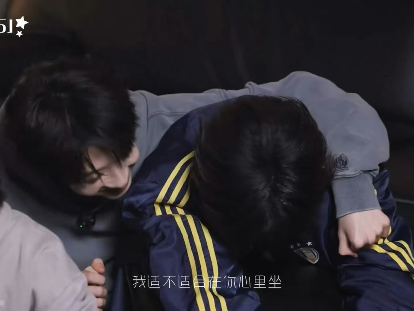 张桂源杨博文背后抱 张桂源、杨博文今天的背后抱