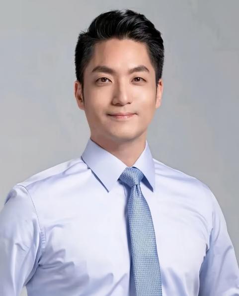 果不其然

岛上传来最新消息

不争国民党主席，蒋万安这一表态，看得出蒋家四代人