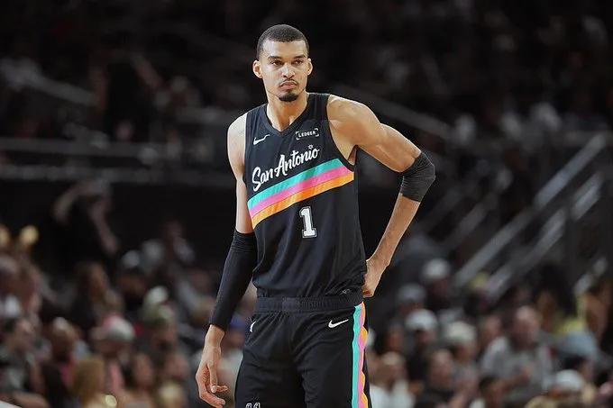 文班：我确实非常看重MVP，伟大球员都会努力争取
04月02日讯，在今日常规赛的