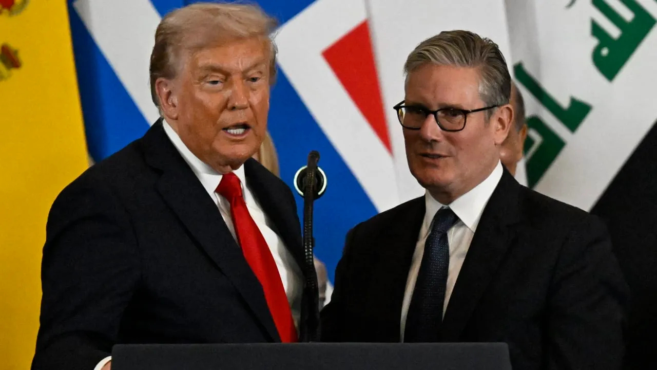 【美国施压后英国叫停群岛移交】 据英国《每日电讯报》1月23日报道，由于美国对该