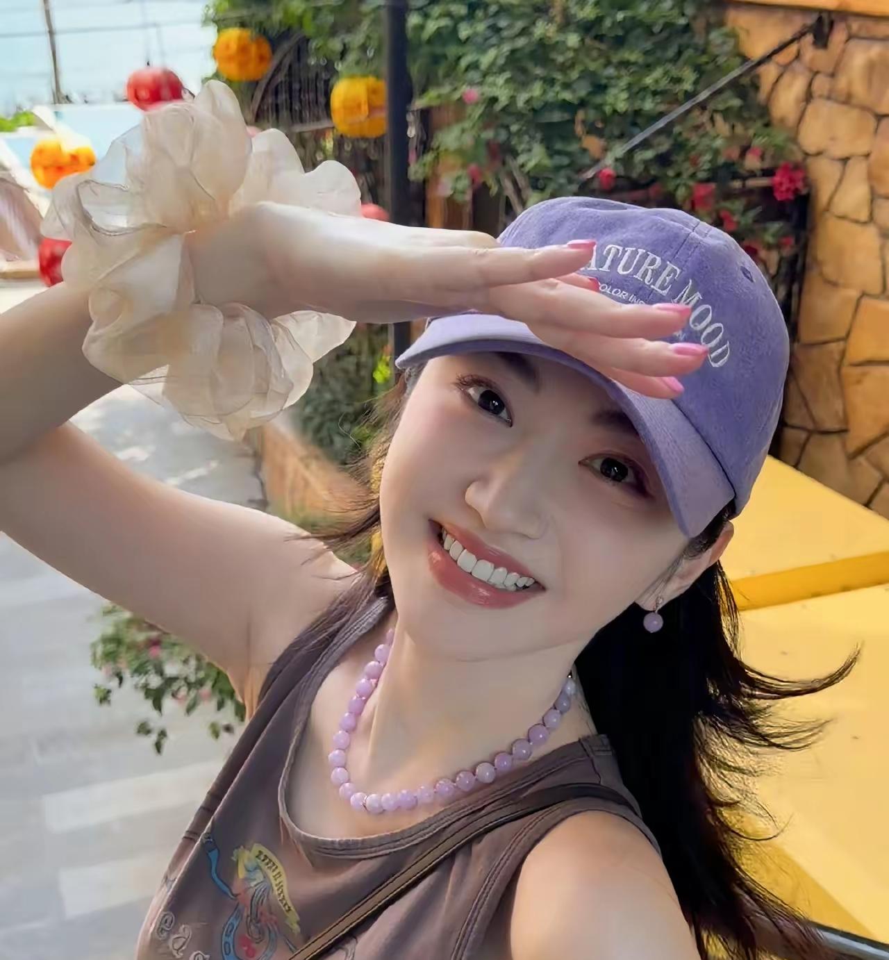 8月28日一大早，景甜亲自发声，别的明星塌房，都是强势辟谣，她却不走寻常路，直接