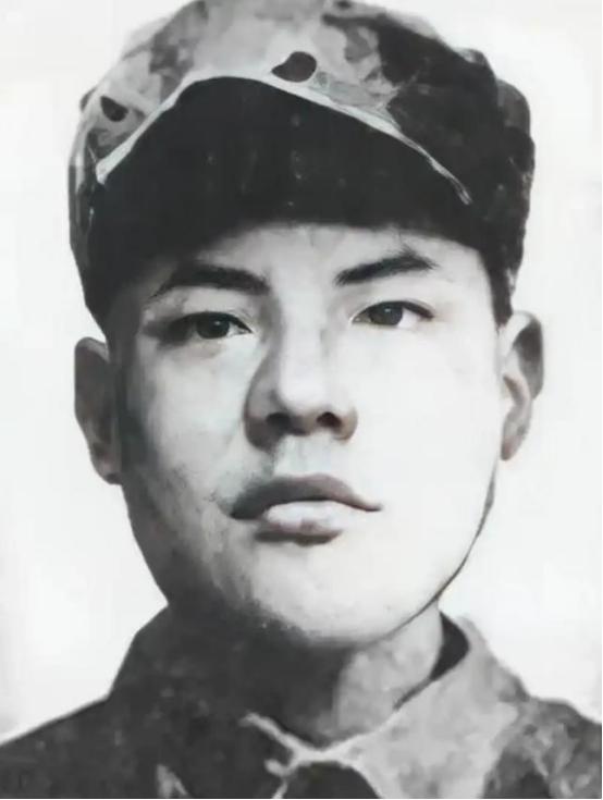 1943年，仅25岁的八路军科长被俘，日军把他带到华丽住所，还找来美娇娘与他同房