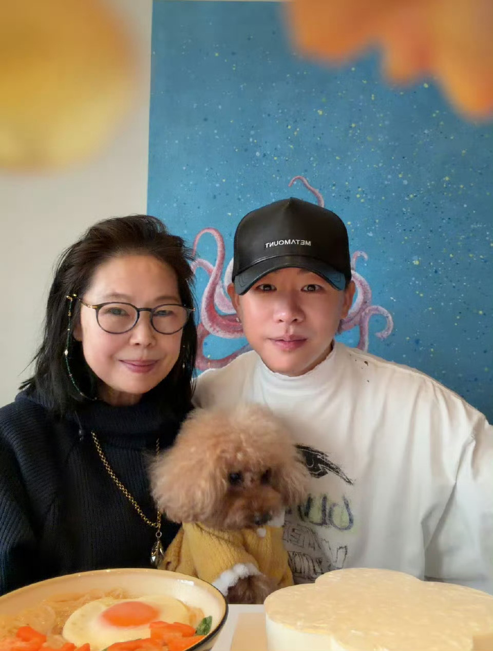 胡彦斌妈妈和未来儿媳易梦玲像吗？