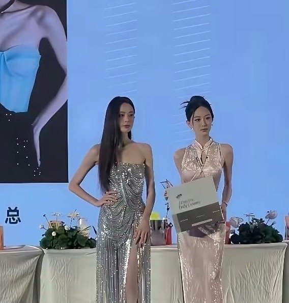 第一次见有比古力娜扎身材好的素人…腰臀比曲线很重要￼ 