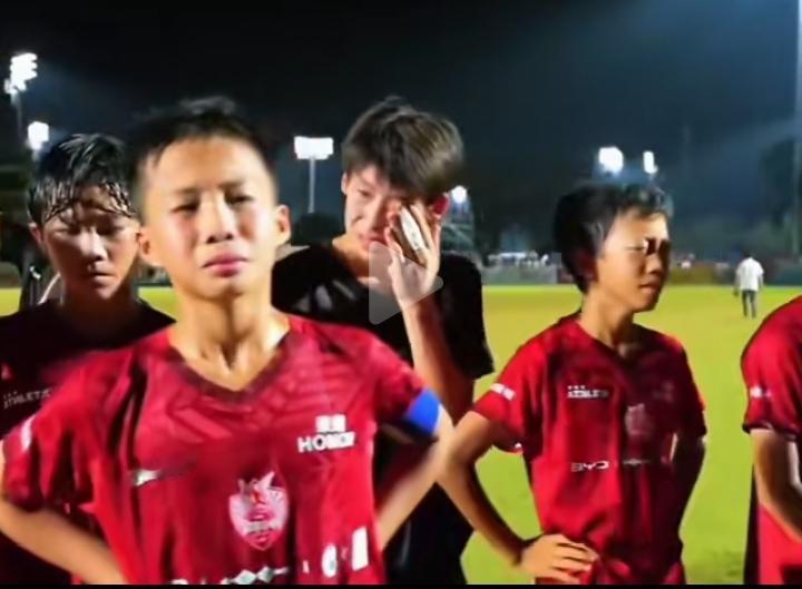 7月31日2034杯半决赛看得心里五味杂陈，中国足球小将红队0-2不敌以泰国球员