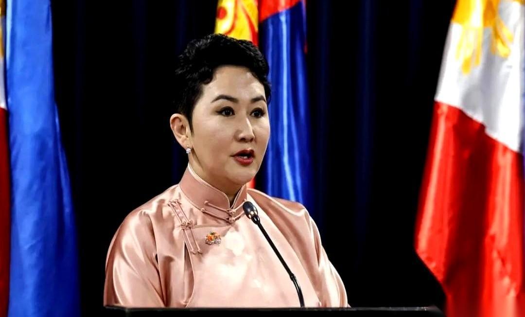 一条不到30公里的跨境铁路，硬是谈了60多轮。
蒙古国这边，建设许可发了五次，又