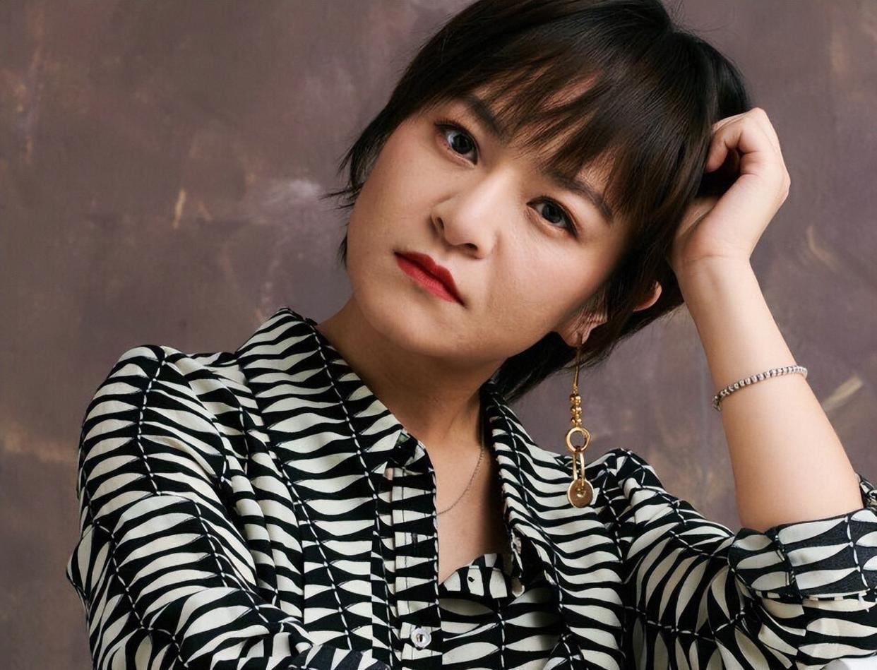 太意外！脱口秀女王思文离婚后，竟被圈外老公宠成这样

  谁能想到！昔日犀利的脱