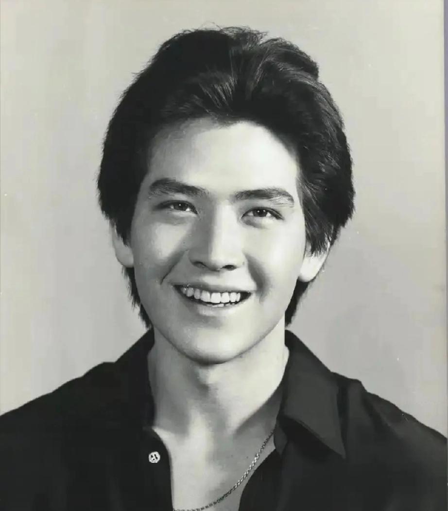 65岁费翔彻底断舍离！注销手机号卖房避亲，独居生活太通透
 
     7月25