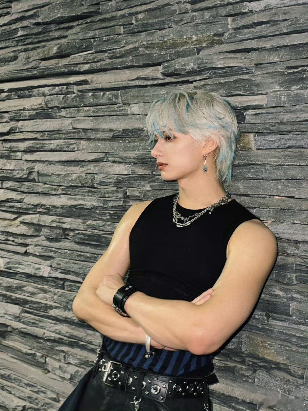 文俊辉帮李佳琦翻译豆沙色 被李佳琦文俊辉的直播笑到头掉！美妆+语言的神仙组合，《