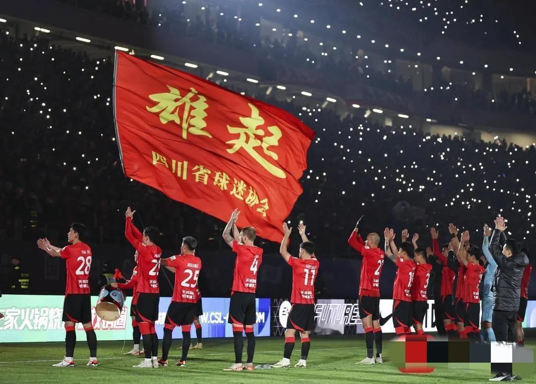 还没有夺冠，主教练与主力球员就要转投别家了吗？
网上大肆报道，云南玉昆已经瞄上了