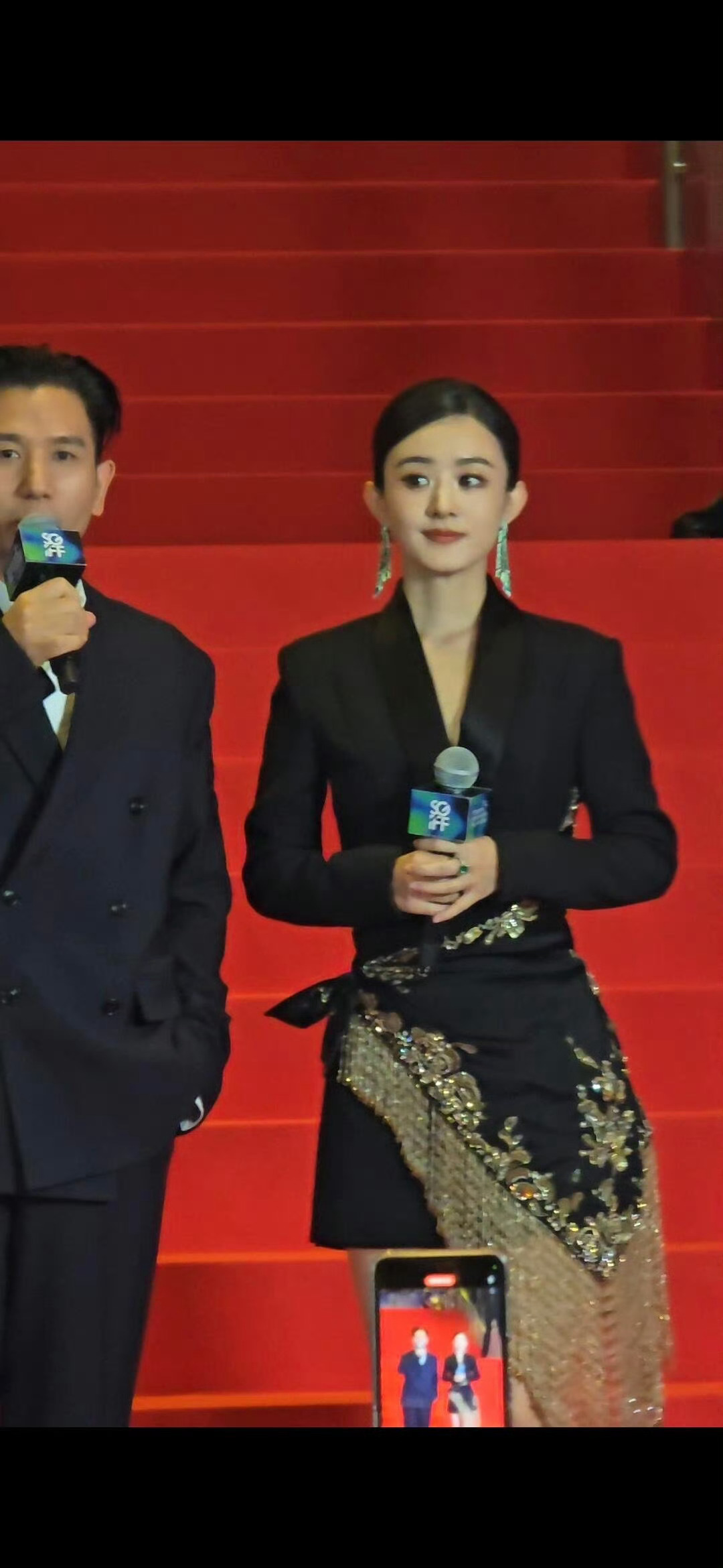 赵丽颖新加坡红毯  赵丽颖  赵丽颖出席新加坡电影节，人气好高[酷] 