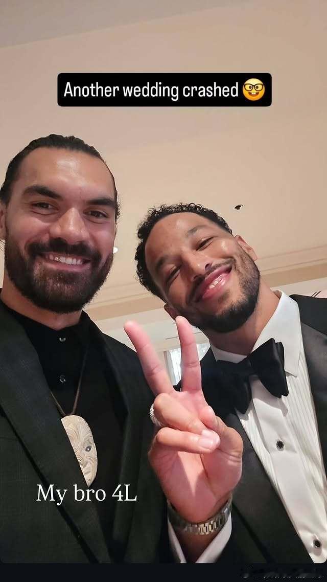 前NBA球员安德烈·罗伯森与前2K甜心主播瑞秋举行婚礼。罗伯森与瑞秋在18年开始