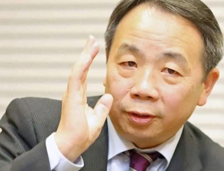制裁石平，和放过洪秀柱，是两件独立的事吗？很多人看到这两条新闻，还以为只是巧合。