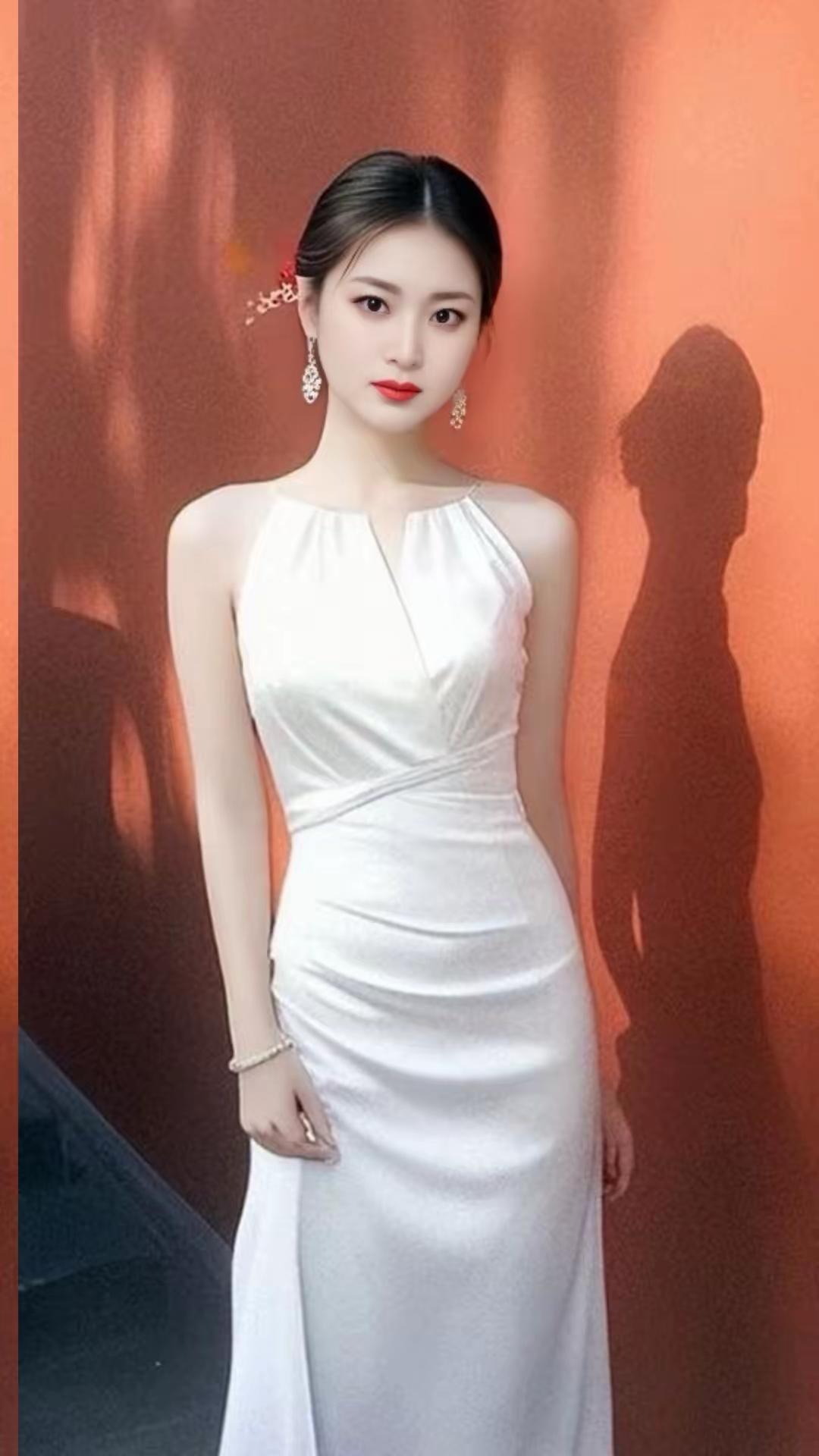 优雅白裙，惊艳红唇，光影中的东方美人