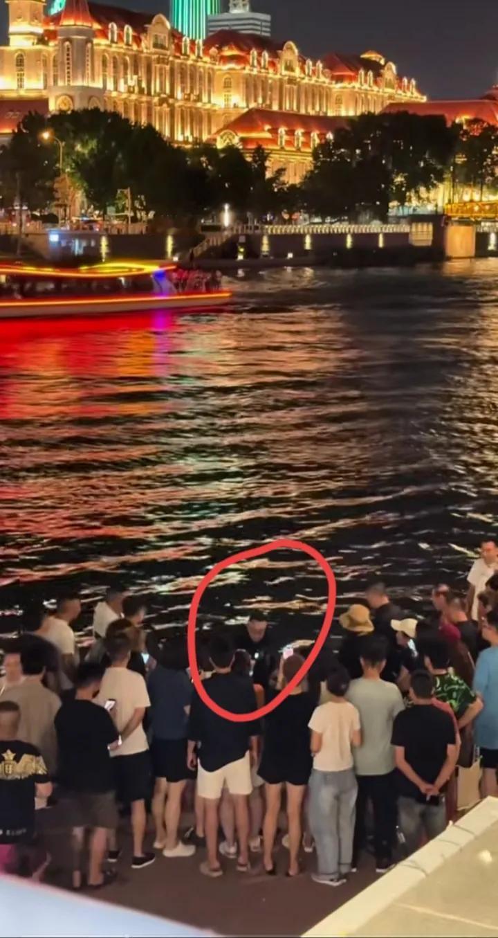 杨家这一家人可以，可以说百无禁忌，什么都可以拿来砸挂。
因为杨议调侃了一句，老爷