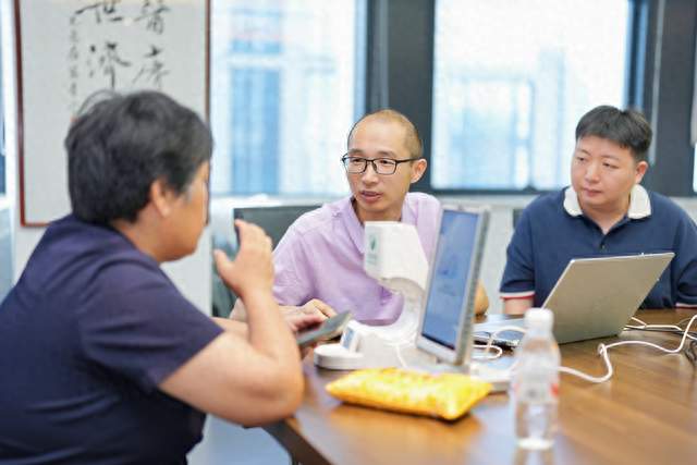 大经中医设备和问止纯软件，到底哪个 ROI 更高？