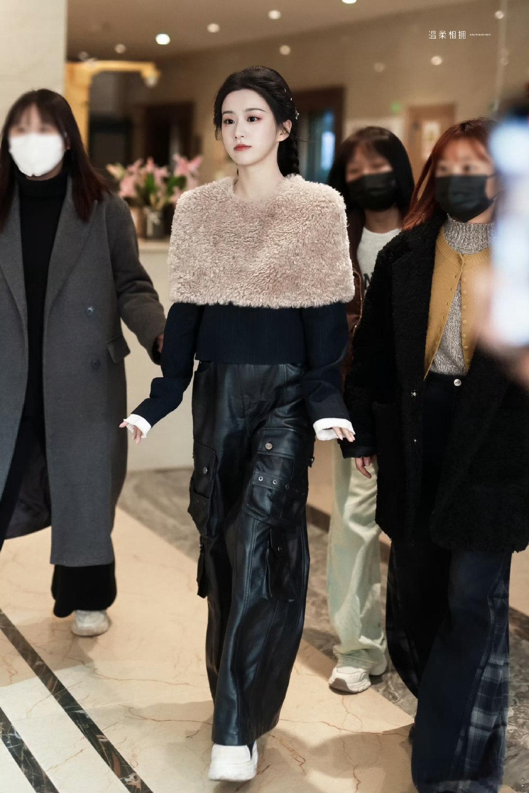 包上恩月明千里出妆 啊啊啊包上恩新剧开机了，出演女主瑶英公主～存货还有《韶华若锦
