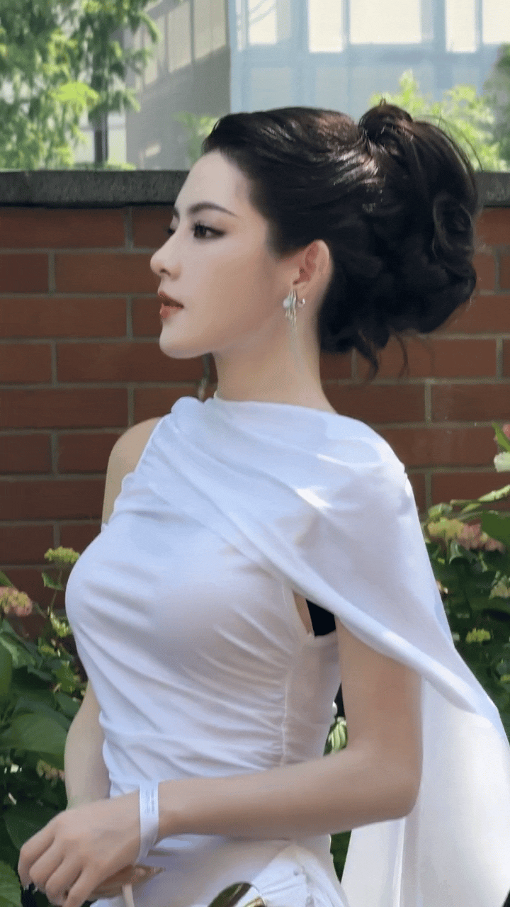 这是哪位明星啊？美的太权威了！