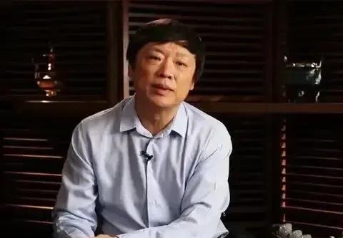 第三波反击！项立刚直指法律界西化病灶
老胡还在和稀泥，项立刚直接掀桌。针对"留学