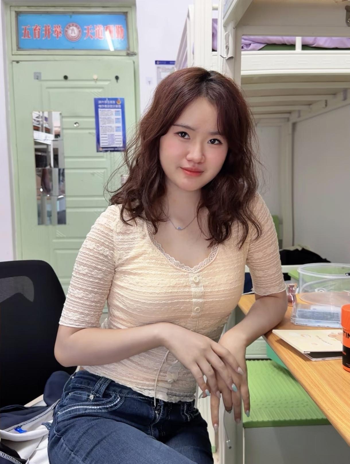 妹妹的指甲真好看。