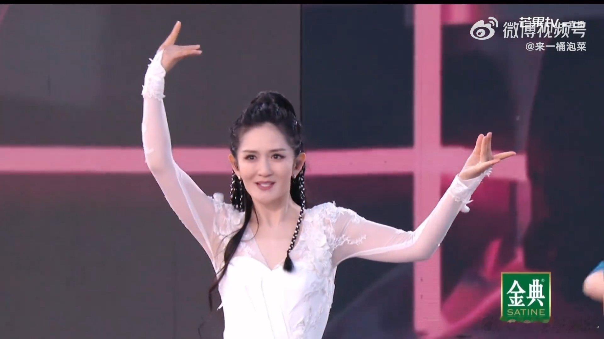 谢娜谢娜去年的浪姐串烧表演谢娜去年的浪姐串烧舞台 网传今年浪姐总决赛谢娜串烧秀取