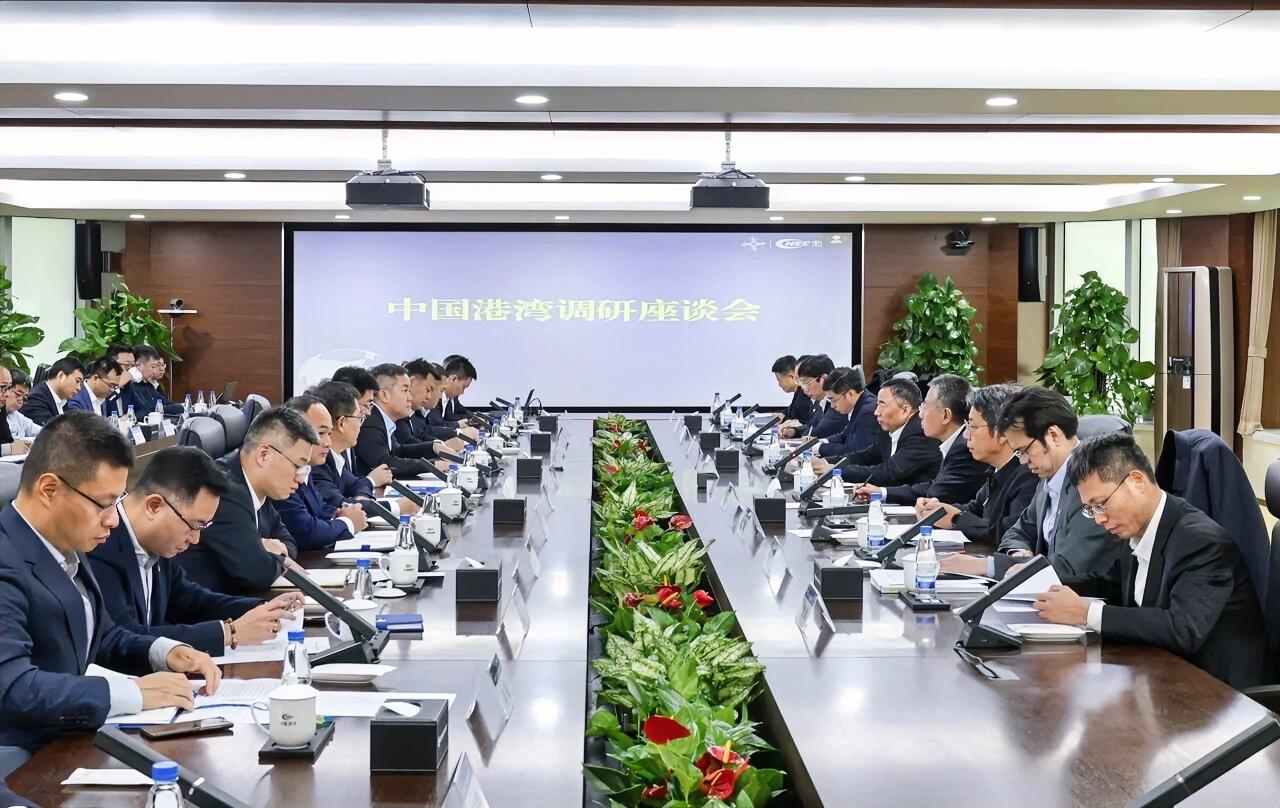 12月11日，中交集团党委书记、董事长宋海良一行到中国港湾开展工作调研。他强调，