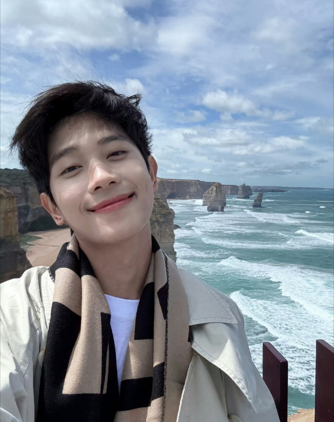 张炯敏宝宝戴眼镜好萌好漂亮！人和风景都是～什么时候带我们去看海