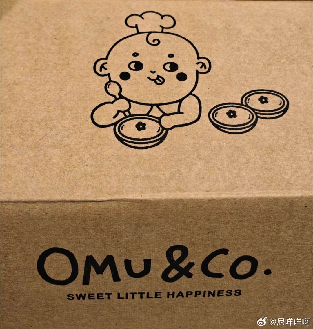 今天吃了那个椰子糕 一吃 我的天 就是我在泰航吃的那个甜点一样的味道 我可太爱吃