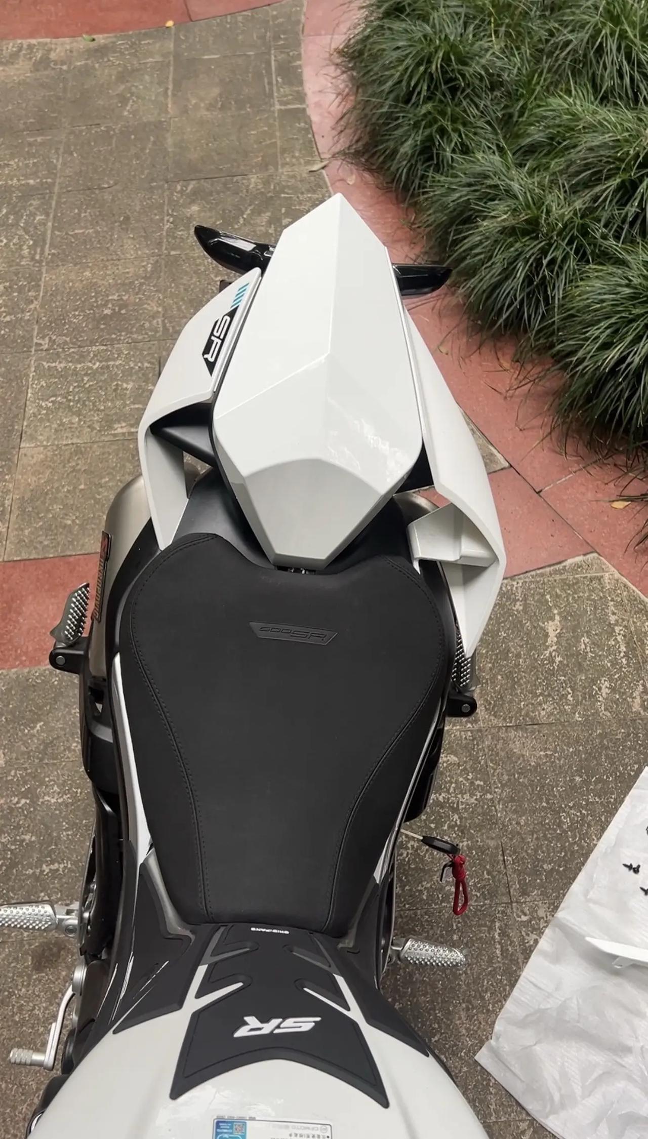 春风500SR改装宽驼峰，宽大饱满。春风500SR 500SR改装 机车 摩托车
