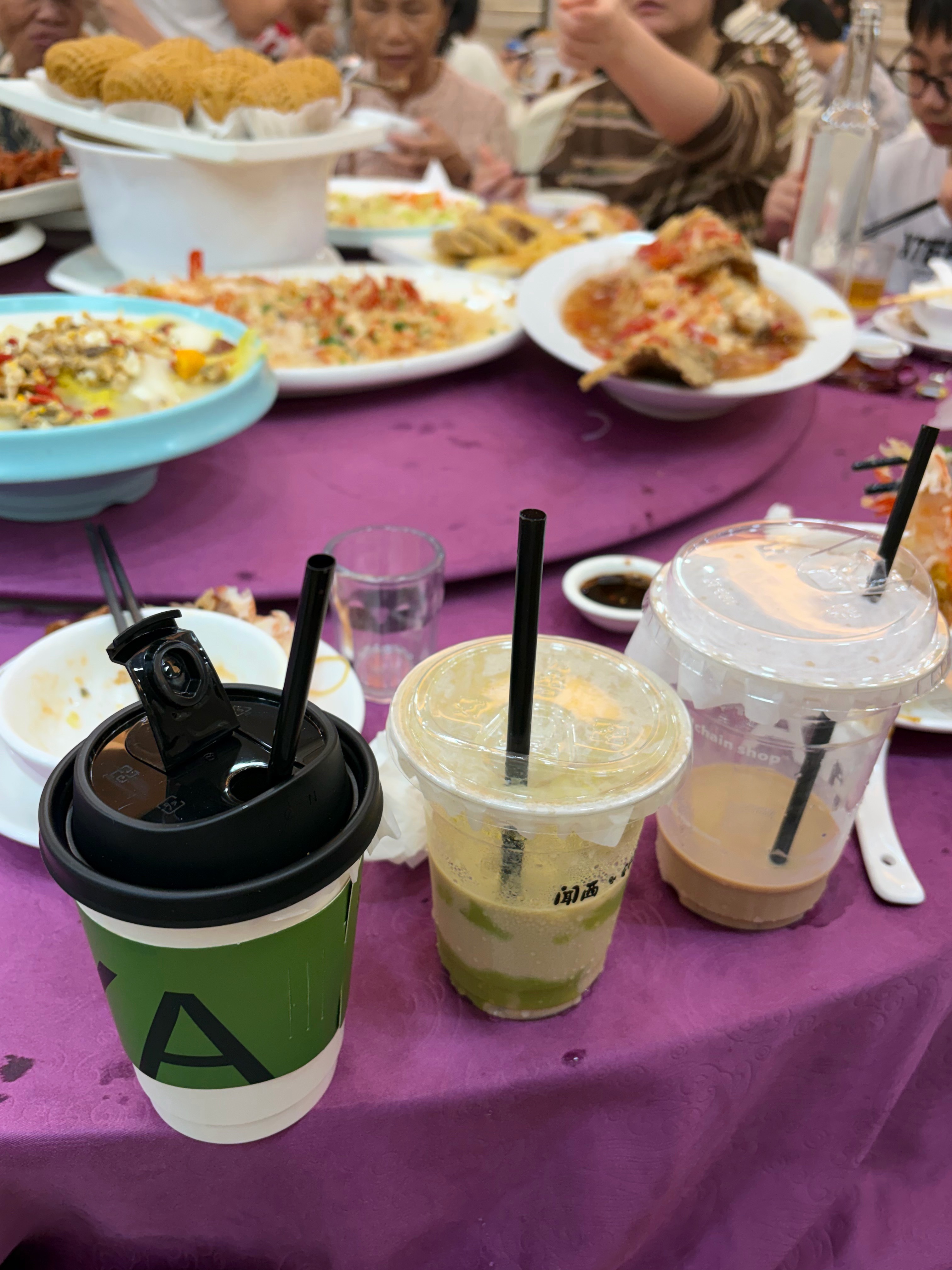 我喝酒席，一般先自罚三杯，☕。合浦这两家都好喝，YAYA，闻西咖啡。 
