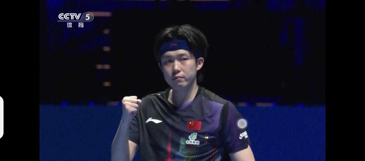 乒乓历史上，又一场激动人心大战[大笑]大头王楚钦在众多球迷和众多教练加油助威中，