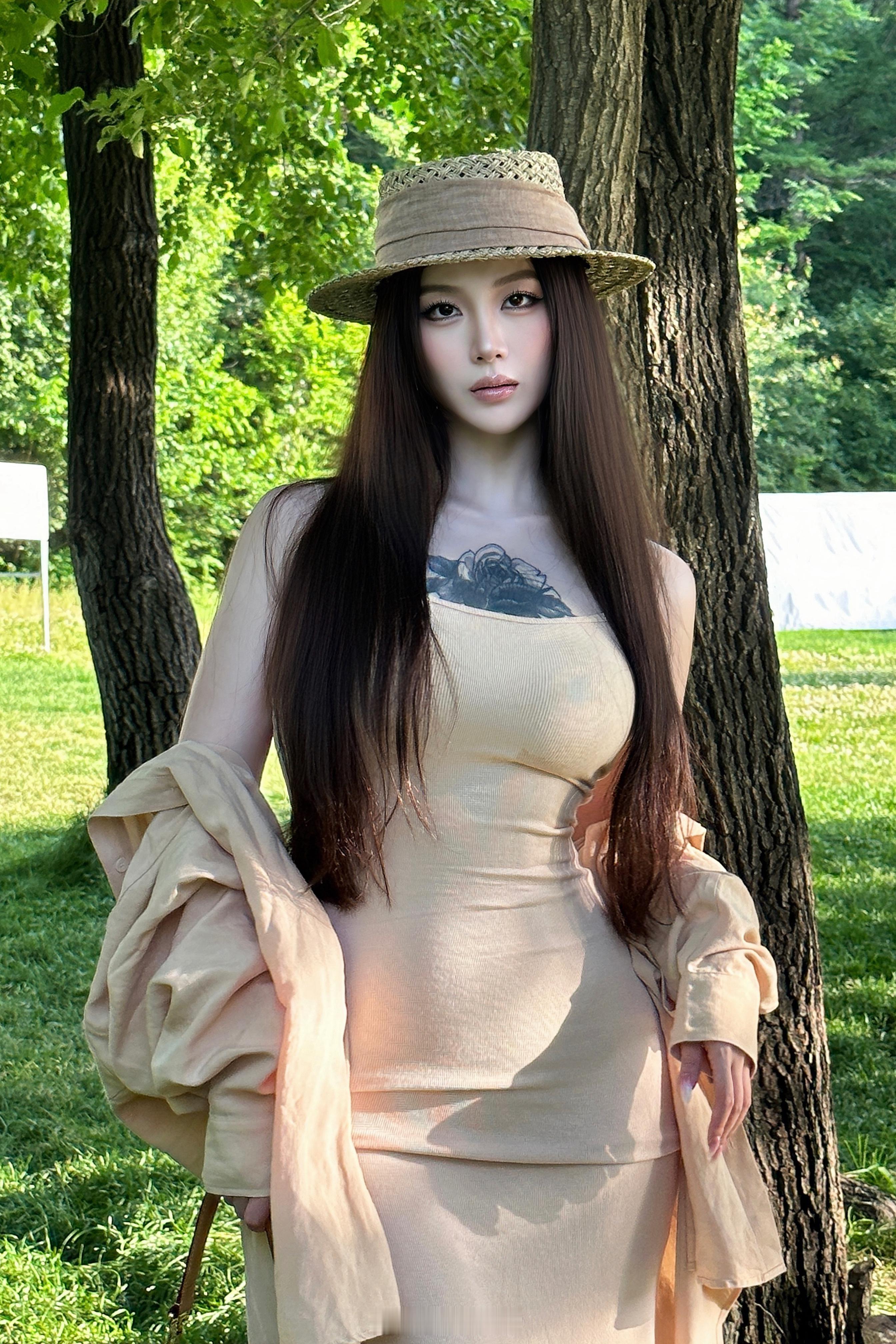 以前读佛经 说人世是一片苦海 当时年纪小 一腔蓬勃气 只觉得 这人间繁华盛景 哪