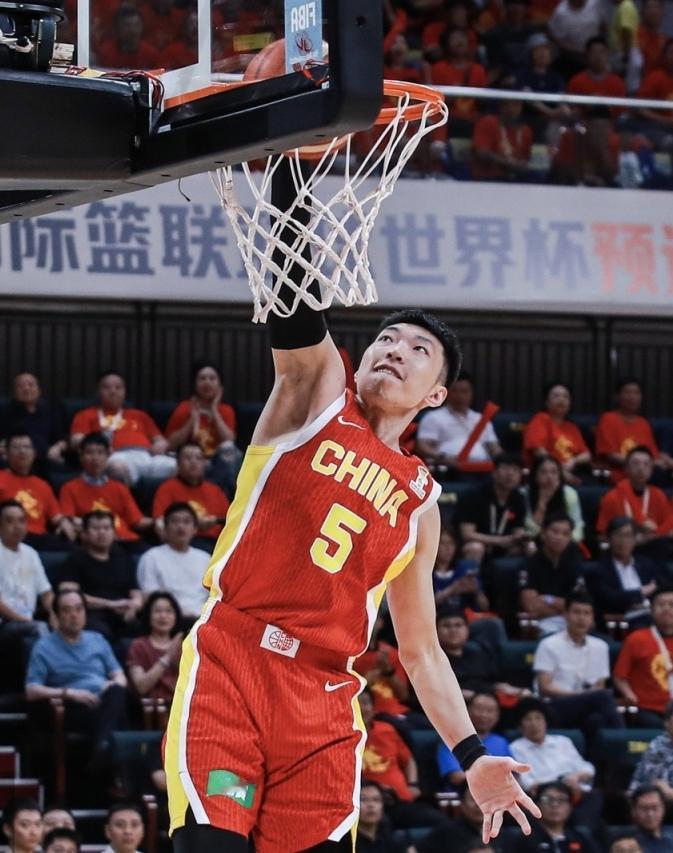 中国男篮46分大胜巴林，庞峥麟谈老乡廖三宁：

“虽然我们都来自广西，但是职业生