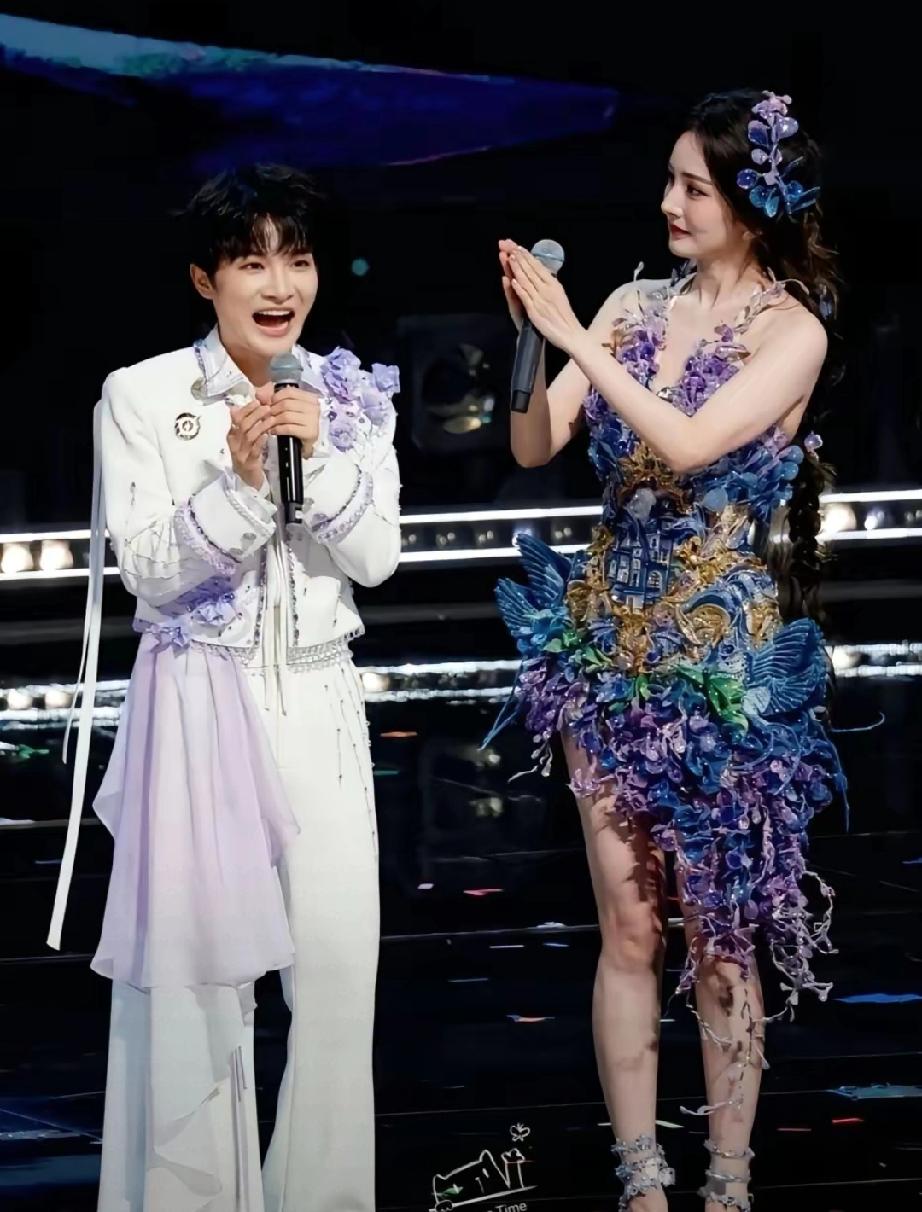 周深真的太“吃亏”！新歌爆火全网，很多人竟不知道是他唱的
 
        谁
