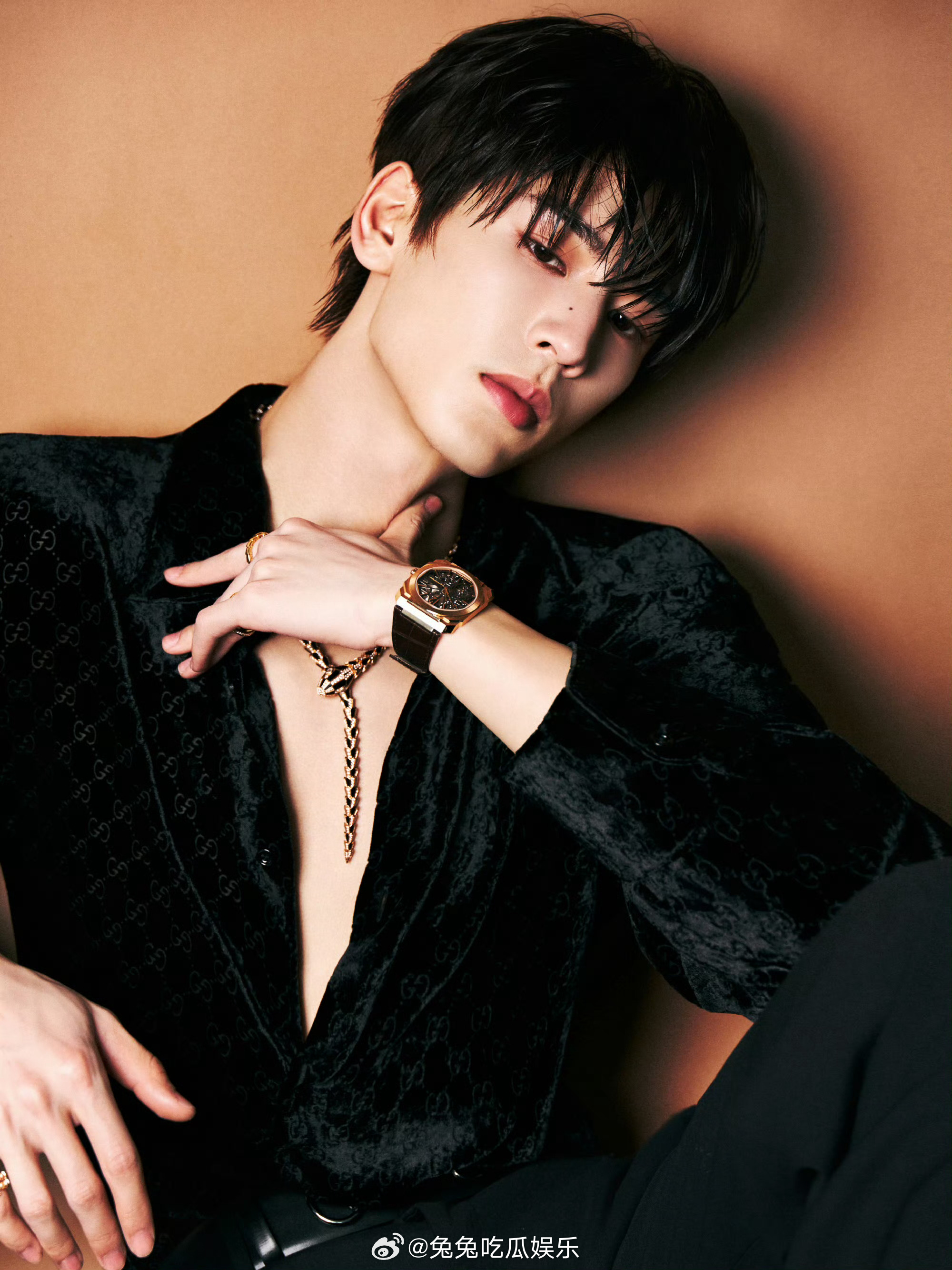 男明星微博之夜造型出图张凌赫蛇蝎美男 张凌赫微博之夜出图，又封神了 