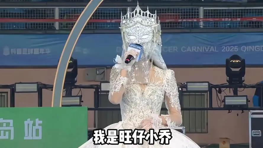 旺仔小乔演唱会引发热议，其中翻唱率备受关注。在公布的28首演唱曲目中，15首为翻
