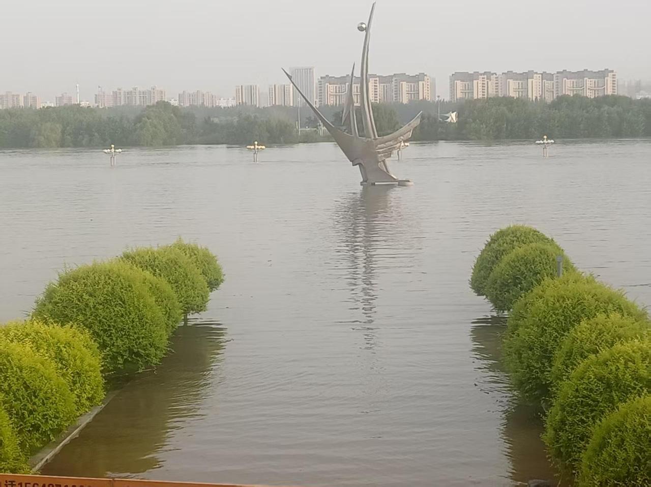 千万不要随便随礼———

一些普通朋友、同事、不熟悉的亲戚，就不要去随礼了。你随