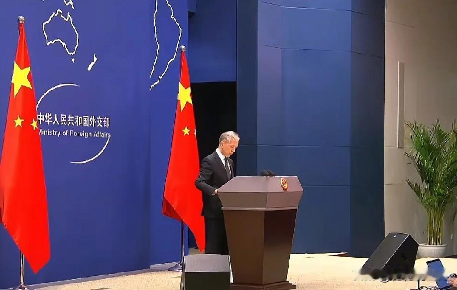 12月16日凌晨的最新消息，速报全都不容错过，第一条：南海局势：美务院公然声援菲