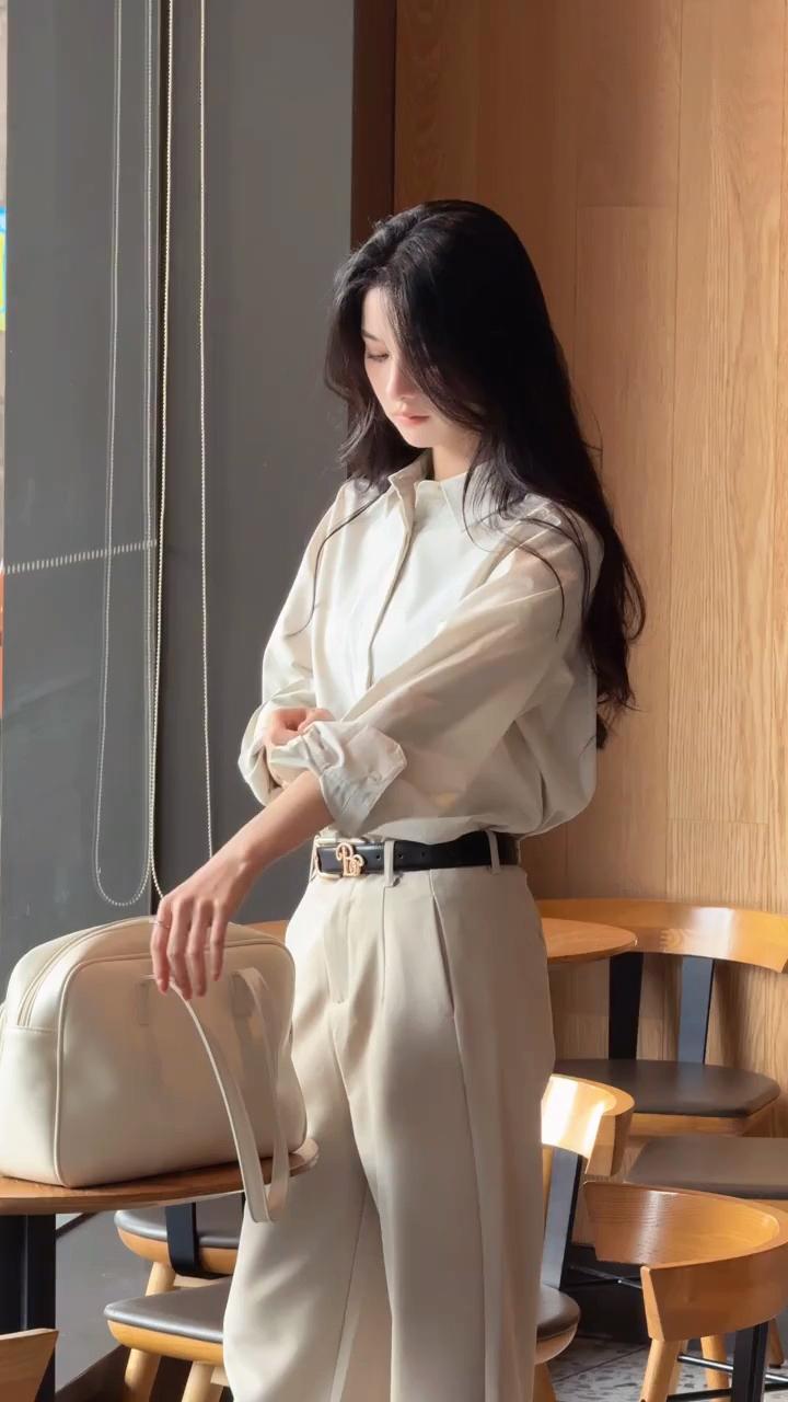 轻纱拂面，淡妆宜人。