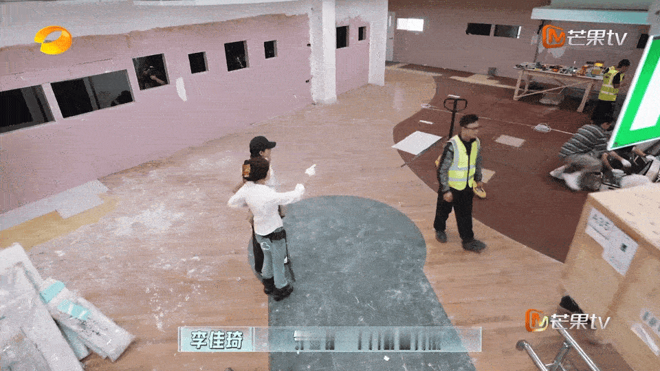 李佳琦打开手机运动步数过万李佳琦这就是高精力人吗 闲不住真的闲不住！墙板没人搞他