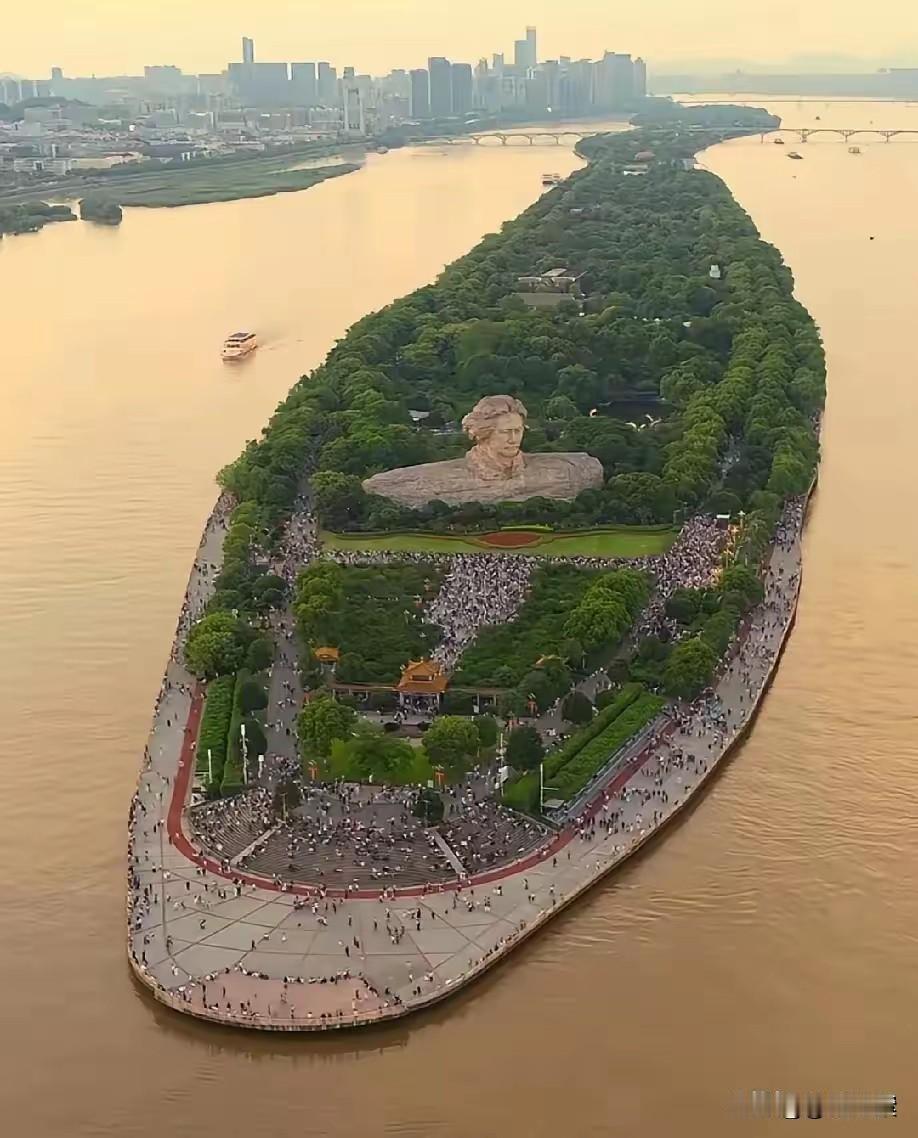 据说，这是长沙的红色旅游景点，现在每天前往这里打卡旅游的人特别多，久居长沙的朋友