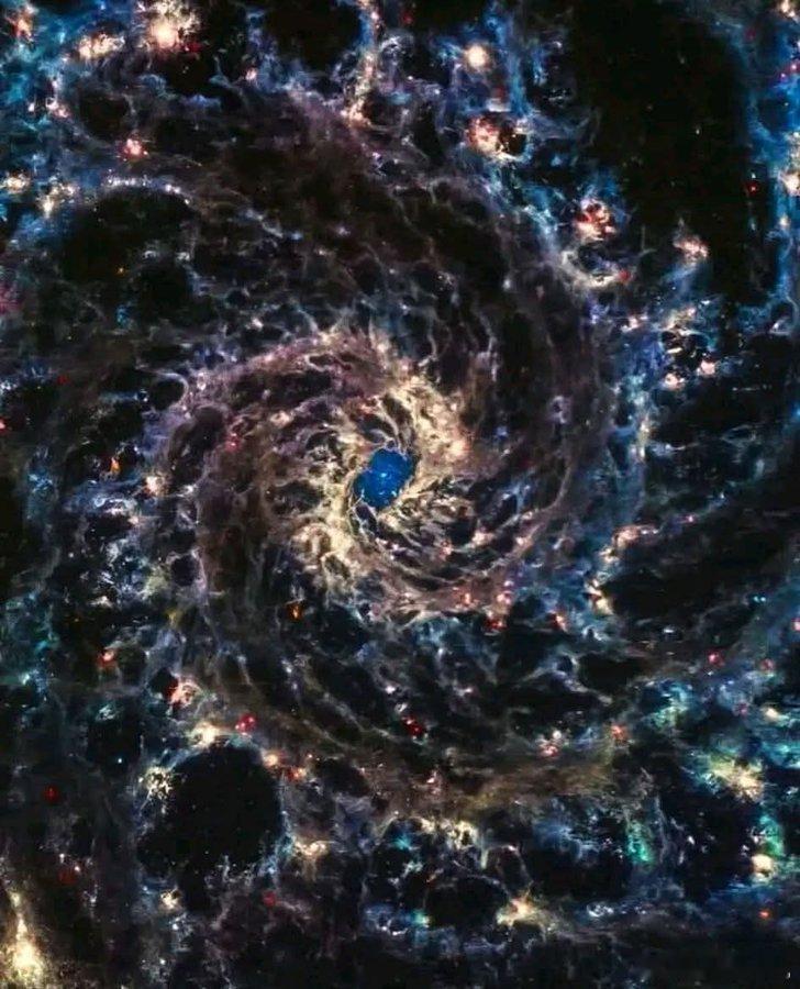 詹姆斯·韦伯太空望远镜的幽灵星系……这个恰如其分地命名为“幽灵星系”的星系，在朱