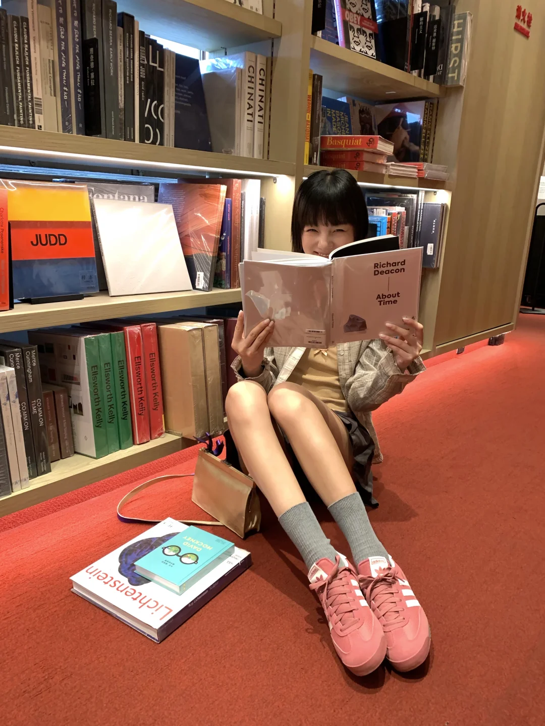 爱读书的小女孩📖